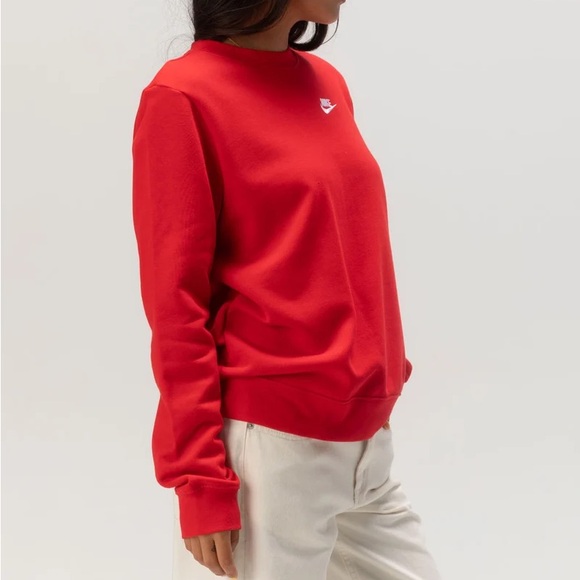 Nike Sportswear Club Fleece Crew-Neck Sweatshirt - Picture 2 of 6